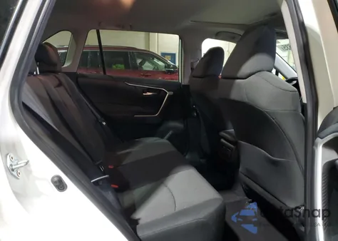 2021 Toyota Rav4 Xle z USA, uszkodzony, nr VIN 2T3P1RFV4MC246717